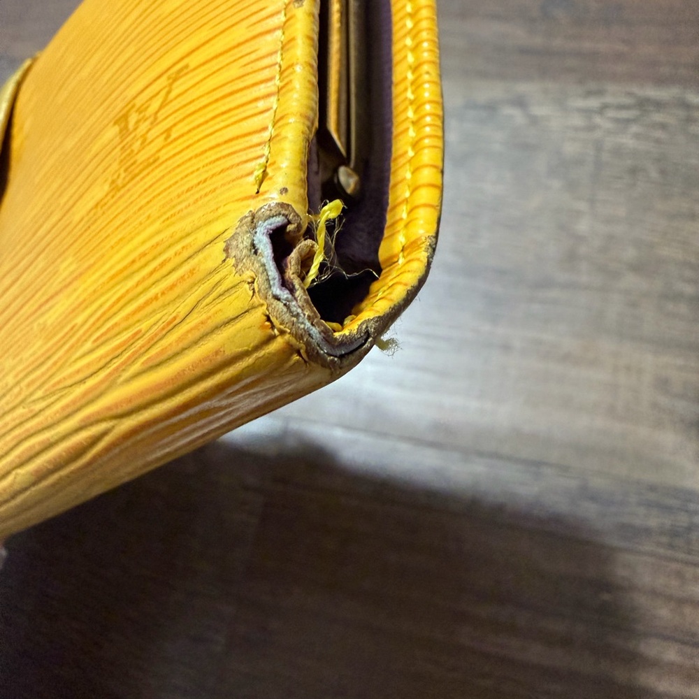 Authentic Louis Vuitton Yellow Epi Kiss Lock Wallet Vintage LV - Picture 9 of 16